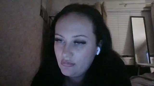 CurvyQueen2023 from StripChat