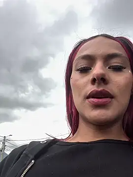 Webcam Model (Emilyy-18)  is live.Free join now!