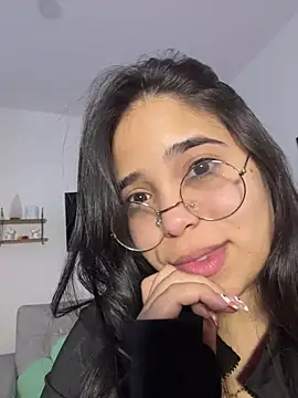 Webcam Model (tati_reyess)  is live.Free join now!