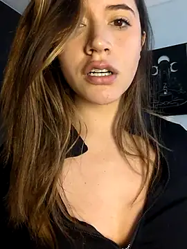 Webcam Model (maliciaworld)  is live.Free join now!