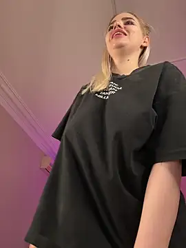  HugeBoobsAlice chat room