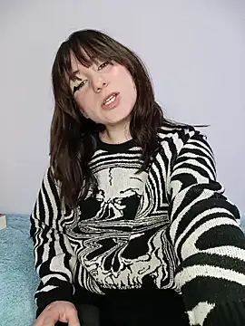 Webcam Model (Amber-08)  is live.Free join now!