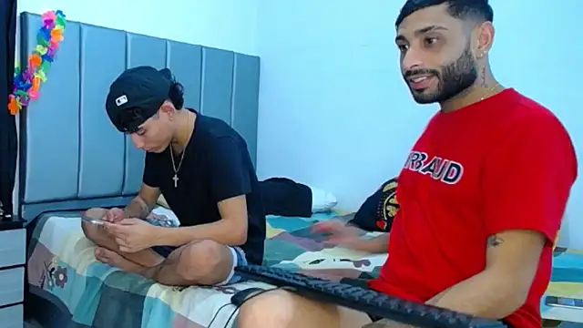 Sexy_accommodating_guys