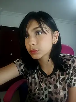 Webcam Model (xoxo_milk)  is live.Free join now!