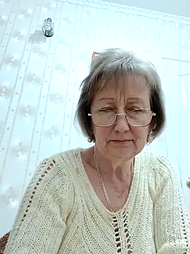 Webcam Model (AlikaSwan5821)  is live.Free join now!