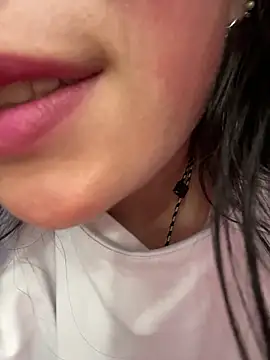 Webcam Model (Mia_salinass)  is live.Free join now!