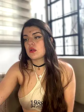 Webcam Model (NatashasBoobs)  is live.Free join now!