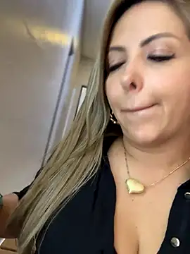 _Abril-Office1 Live Webcam on Stripchat