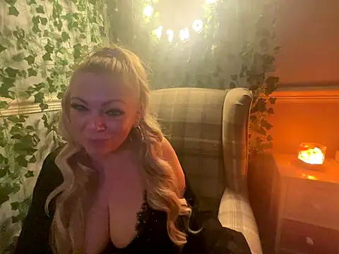 Webcam Model (BonnyDesire)  is live.Free join now!