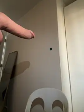 Webcam Model (urasianlady)  is live.Free join now!