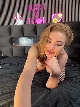 Webcam Model (MilaMaaay)  is live.Free join now!