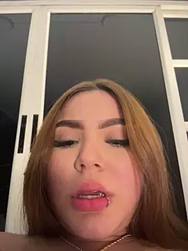 Webcam Model (Beella1_)  is live.Free join now!