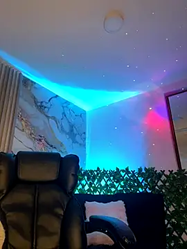 Webcam Model (NINA_18_YEARS)  is live.Free join now!