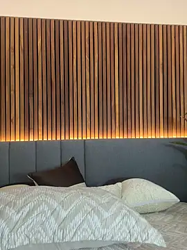 Webcam Model (EmiilyAdams_)  is live.Free join now!