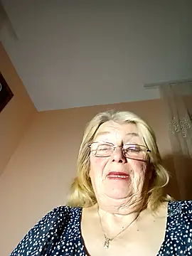 Webcam Model (AmyLove353)  is live.Free join now!