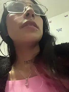 Webcam Model (Violeet-Smith)  is live.Free join now!