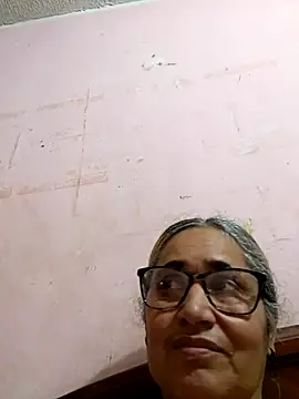 Webcam Model (_candi)  is live.Free join now!