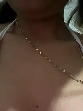 Webcam Model (Sweed-virgin-pussy)  is live.Free join now!