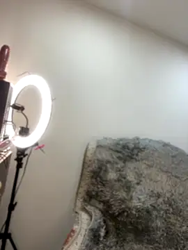 Webcam Model (MiaJones21)  is live.Free join now!