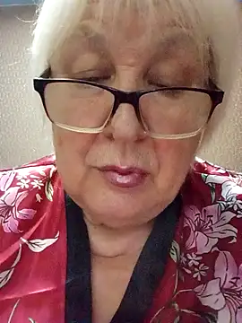 Webcam Model (Alexia64231)  is live.Free join now!