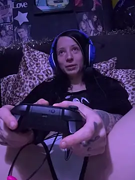 Webcam Model (MissMidnightUK)  is live.Free join now!