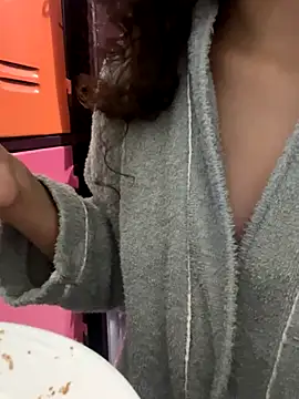 Webcam Model (KaitlynLoveCam)  is live.Free join now!