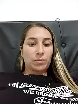 Webcam Model (Iris_love18)  is live.Free join now!