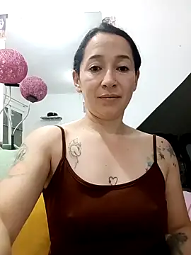 Webcam Model (emilypoppy3)  is live.Free join now!