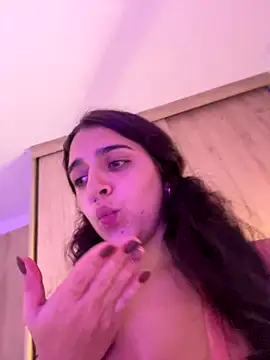 Webcam Model (Alice777_)  is live.Free join now!