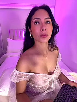 Webcam Model (ArianaReynoldss)  is live.Free join now!