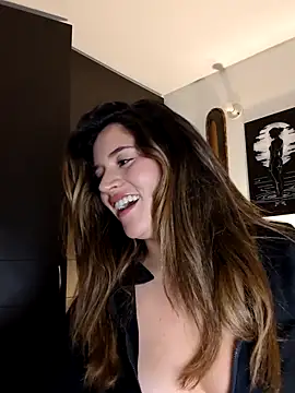 Webcam Model (maliciaworld)  is live.Free join now!