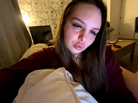 Webcam Model (EllaStarrxxx)  is live.Free join now!