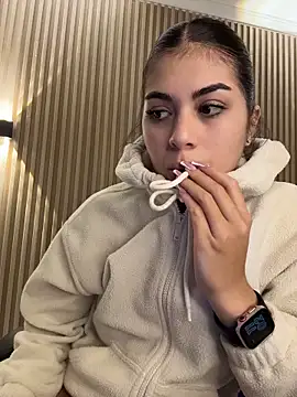 Webcam Model (Sarasanders_4)  is live.Free join now!