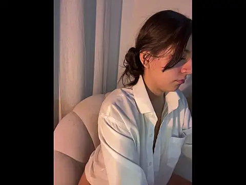 Webcam Model (loolla_23)  is live.Free join now!