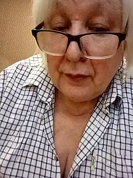 Webcam Model (Alexia64231)  is live.Free join now!