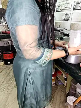 Webcam Model (PRIYA_22)  is live.Free join now!