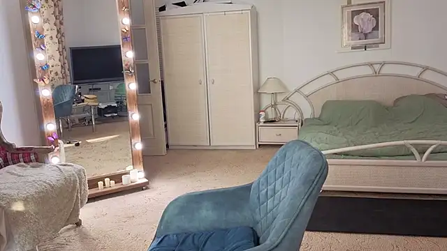 moonlight4u - Moonlight4u's free webcam - UK Sex Cams