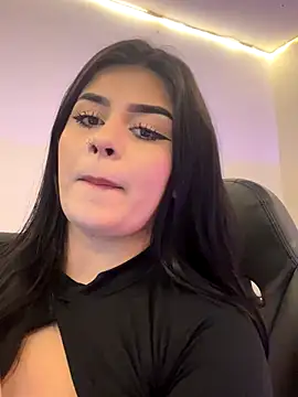 Webcam Model (Kariina__69)  is live.Free join now!