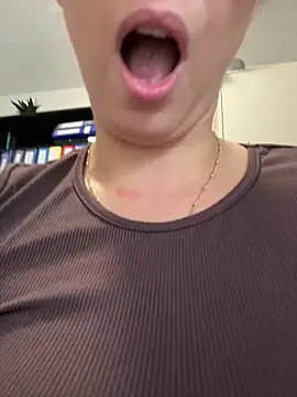 Hii_Lolla Live Webcam on Stripchat