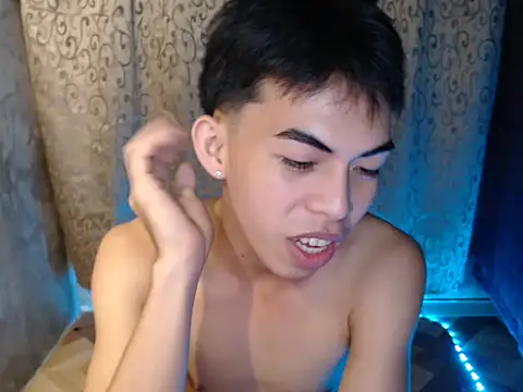 urhotsilverboy - Urhotsilverboy's free webcam