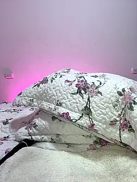 Webcam Model (Ariana_TuFantasiaHot)  is live.Free join now!