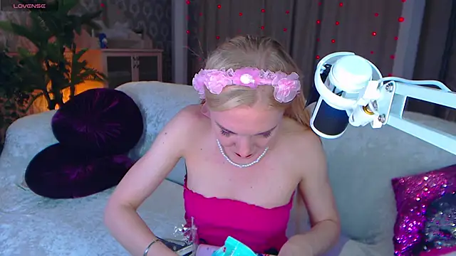 LiSinDoll live on StripChat 