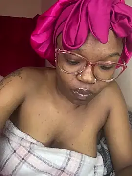 Webcam Model (YummyMelanin117)  is live.Free join now!