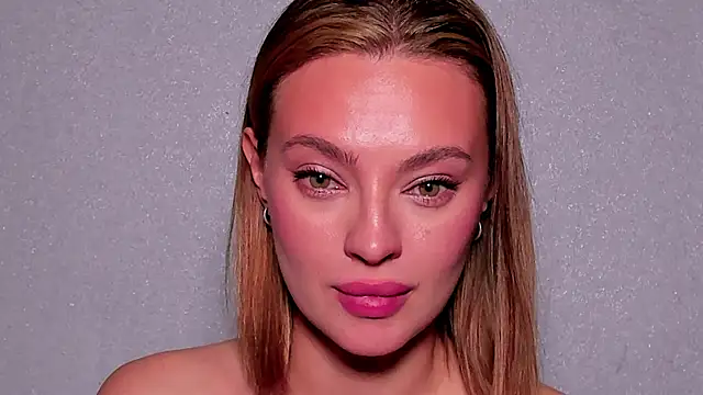 OliviaReece from StripChat is inFreechat