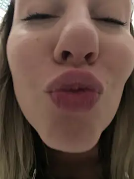 Mona_Plus Live Webcam on Stripchat