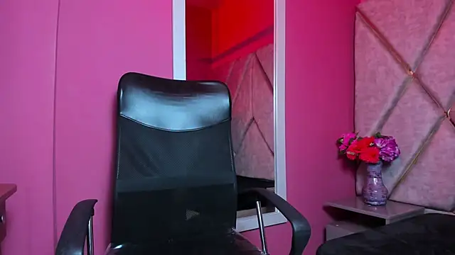 keylasquirtt_ - KeylaSquirtt_'s free webcam