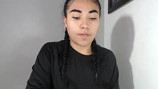 Webcam Model (AmberGold-)  is live.Free join now!