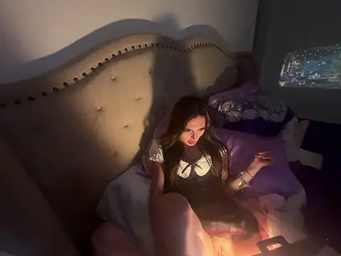 Webcam Model (geld_88)  is live.Free join now!