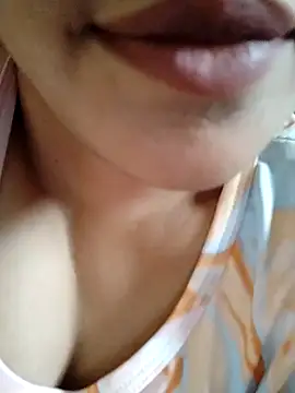 Webcam Model (Anki-doll)  is live.Free join now!