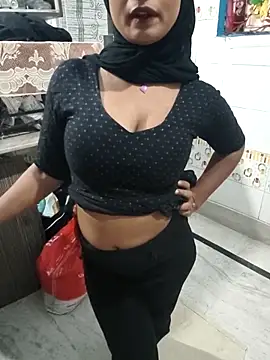 Webcam Model (Itz_Mayra_)  is live.Free join now!